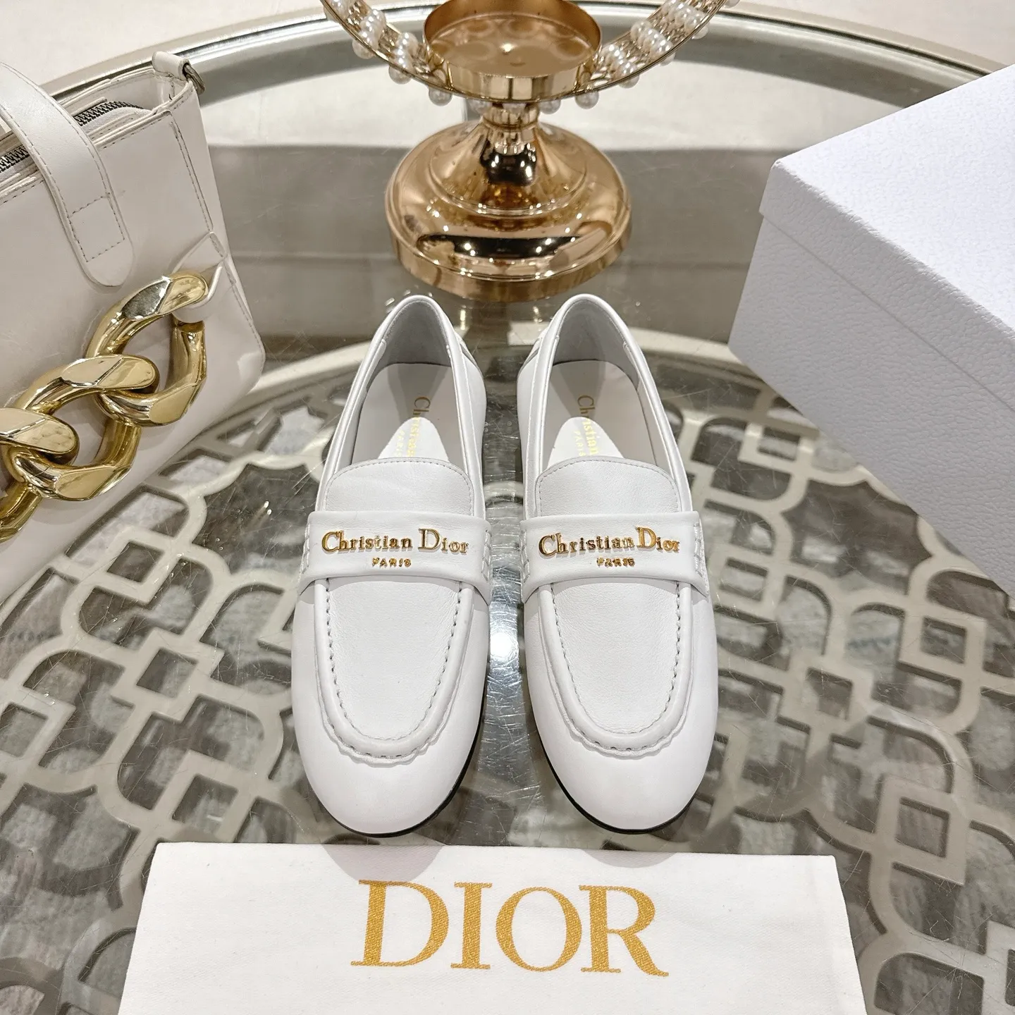 👟👟Ex-factory price 640👟👟 Dior Dior | 2025 ˢˢD Home 2025 spring and summer new products The latest popular slip-on letter buckle loafers series〰 Original purchase, development and production👍🏻This Dior loafer is carefully made of black smooth cow leather, and the front letter plate is decorated with a gold-toned Christian Dior Paris logo. Paired with a leather-injected outsole, it adds classic style to any casual look. Upper: original cowhide/cow suede, lining: cowhide, outsole: injection molded leather outsole imported from Italy, heel height: 1cm, size: 35-42 (customized at 40.41.42)